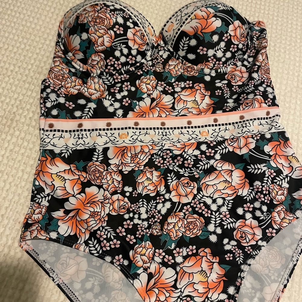 💰Hapari NWOT Floral One Piece Swimsuit - Black and Peach